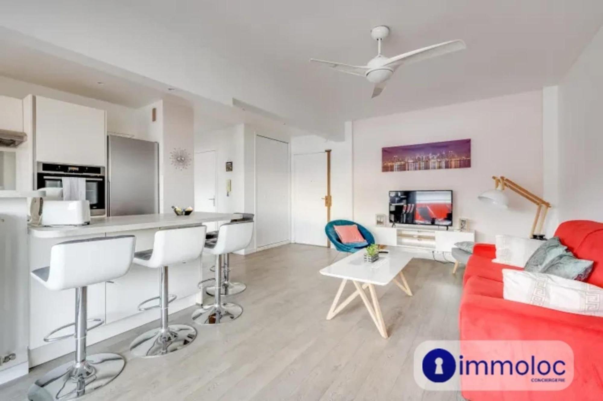 Charming Air-conditioned With Terrace In Liberation Apartment *