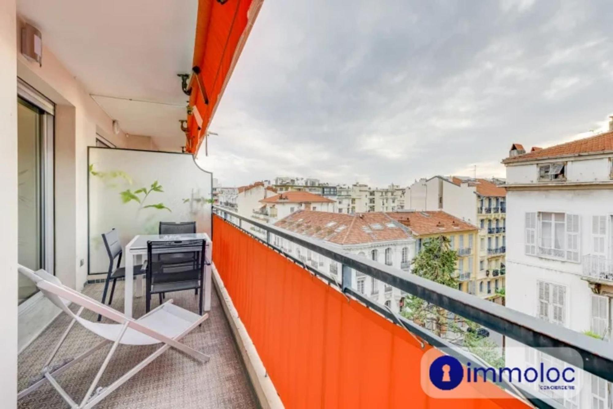 Charming Air-conditioned With Terrace In Liberation